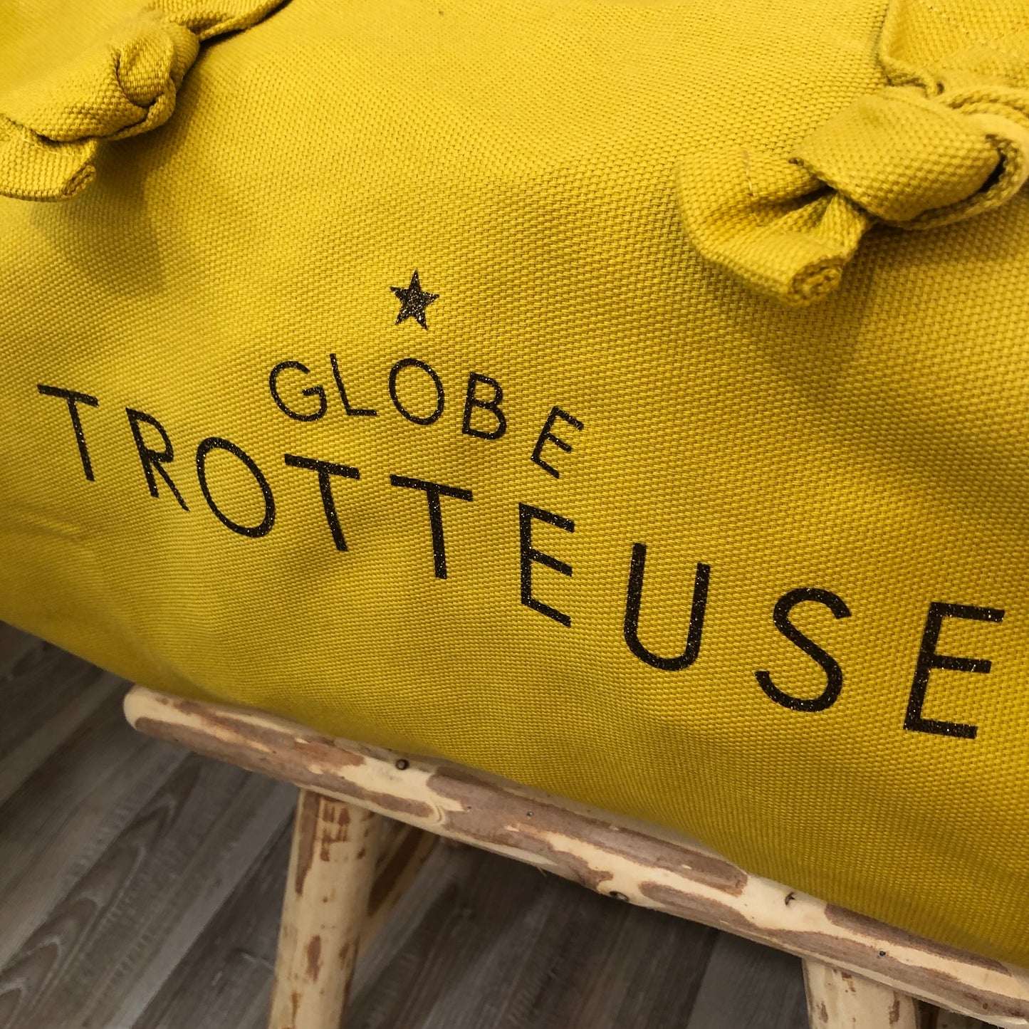 Sac polochon moutarde - GLOBE TROTTEUSE